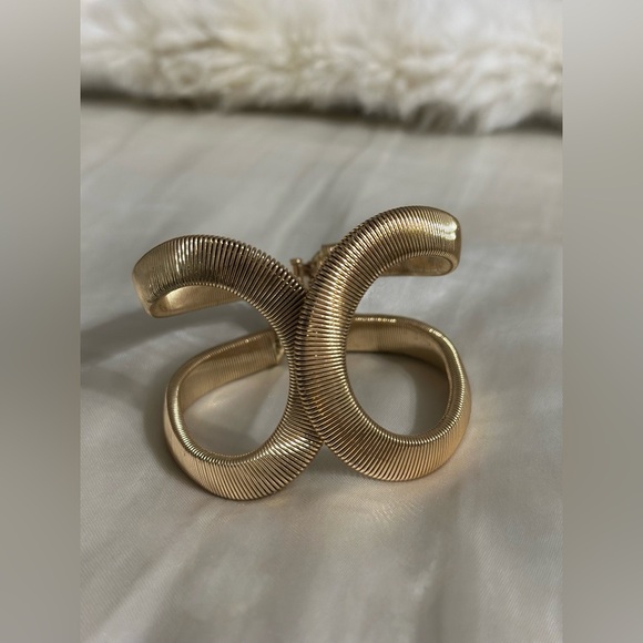 Jewelry - Elegant Gold-Tone Women's Bracelet